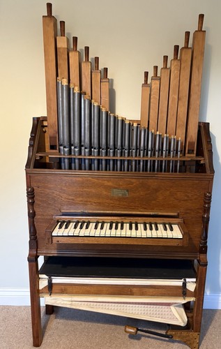 Small pipe organ - pipe,