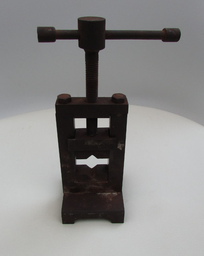 Vintage small pipe vice - pipe, 24cm