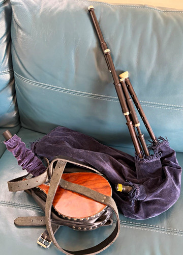 Scottish smallpipes set with - smallpipes,